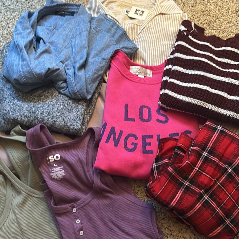Bundle Of Women’s Shirts Like New Sizes Mostly Large (see listing)